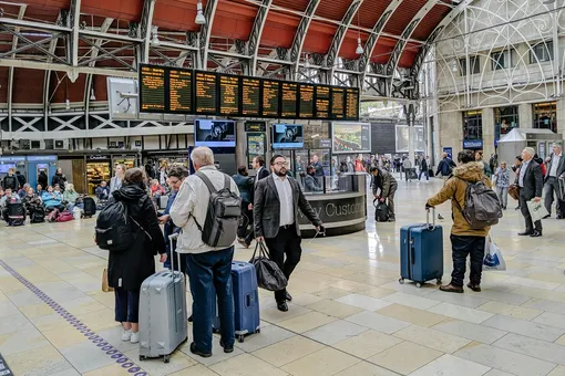 В семи российских аэропортах ночью вводили ограничения на полеты: в каких городах самая сложная ситуация с рейсами