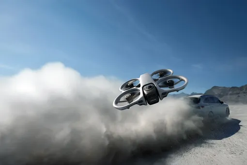 FPV-дрон DJI Avata 360 в полете