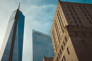 В небе над Нью-Йорком этой ночью заметили странные «кружащиеся огни»: тайну загадочной спирали быстро раскрыли