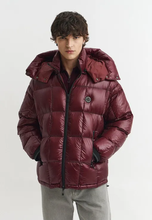 Пуховик Armani Exchange (51 900 руб.) Пуховик Armani Exchange (51 900 руб.)