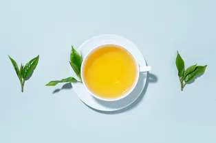 Безопасная доза чая и кофе: сколько чашек напитков можно выпить и не навредить здоровью Безопасная доза чая и кофе: сколько чашек напитков можно выпить и не навредить здоровью