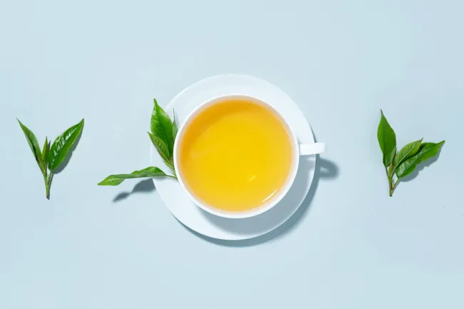 Безопасная доза чая и кофе: сколько чашек напитков можно выпить и не навредить здоровью