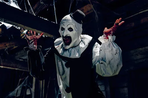 Кадр из фильма «Ужасающий 3» (2024) Ужасающий 2016