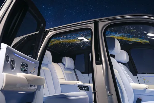 Rolls-Royce создал эксклюзивную версию внедорожника в стиле Cosmos: выглядит и правда космически Rolls-Royce создал эксклюзивную версию внедорожника в стиле Cosmos: выглядит и правда космически