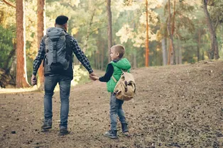 Застряли в горах Сочи: группу туристов с детьми отрезала от мира разбушевавшаяся река