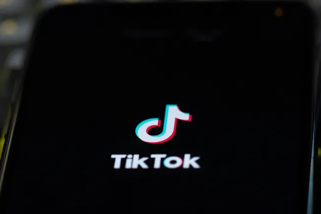 Даже от TikTok есть польза: ученые выяснили, что ролики с фастфудом помогают сдерживать голод
