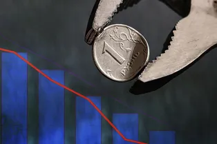 Доллар может дойти до 100: грозит ли рублю девальвация в конце года? Доллар может дойти до 100: грозит ли рублю девальвация в конце года?