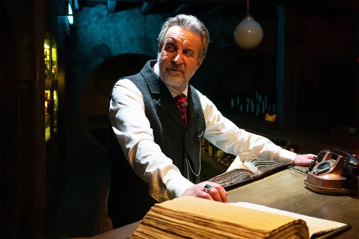 Кадр из сериала «Бар "Один звонок"»