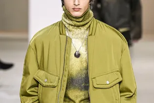 Эта легкая куртка подойдет и к строгим, и к повседневным вещам: тренд осени 2024 Эта легкая куртка подойдет и к строгим, и к повседневным вещам: тренд осени 2024