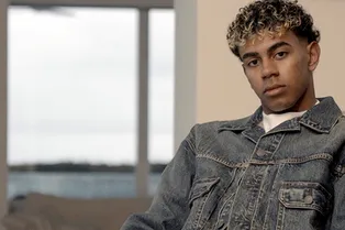 После скандала с Суини American Eagle сделал ставку на самого дорогого футболиста мира: амбассадором бренда стал Ямаль