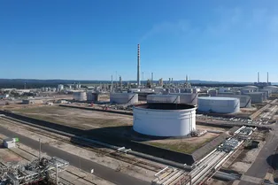 Хуже, чем в августе: переработка нефти в России снизилась до рекордных значений Хуже, чем в августе: переработка нефти в России снизилась до рекордных значений