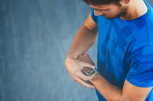 Два миллиона смарт-часов одной компании отозваны из продажи. Как они могут навредить человеку?