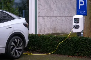 Volkswagen отзывает почти 73 тысячи электромобилей из-за дефекта батарей: какие модели попали в список