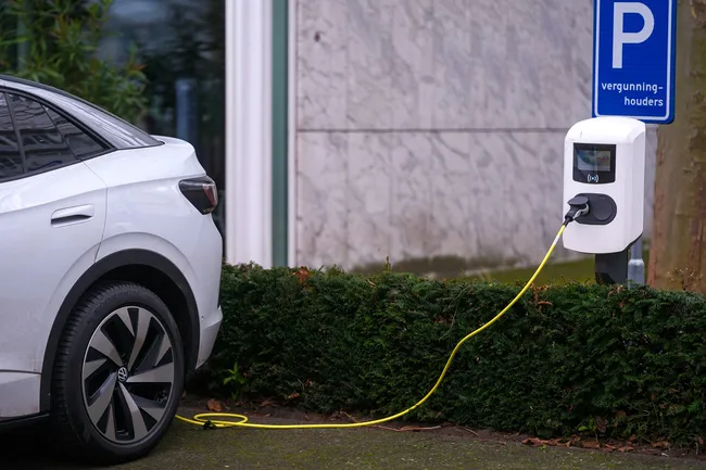 Volkswagen отзывает почти 73 тысячи электромобилей из-за дефекта батарей: какие модели попали в список