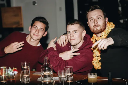 Вы когда-нибудь мечтали стать худшей версией себя? Мужчина рассказал, как попробовал спиртное после года трезвости