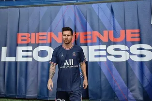 Фанаты ПСЖ поприветствовали Месси и остальных новых членов команды