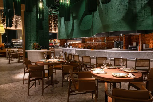 Гастрономический дайджест: Новый год в ресторанах, обновления в меню и яркие коллаборации