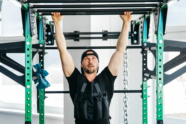 Как освоить подтягивания с нуля: пошаговая инструкция