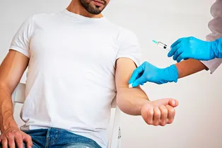 Да, опять новая волна: какой обещает быть четвертая вспышка коронавируса Да, опять новая волна: какой обещает быть четвертая вспышка коронавируса