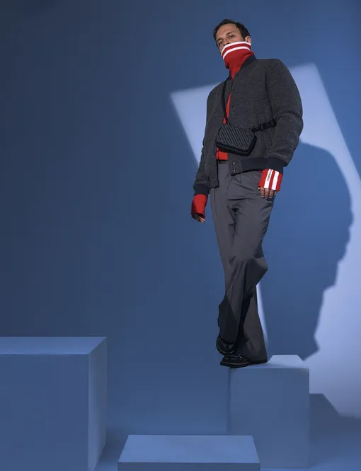 Бомбер, GEOX; свитер и брюки, ICEBERG; ботинки, DOUCAL’S; сумка, MAAG