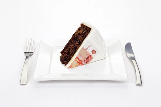 «Почти каждый второй рубль — на еду»: почему все так подорожало и когда станет легче?