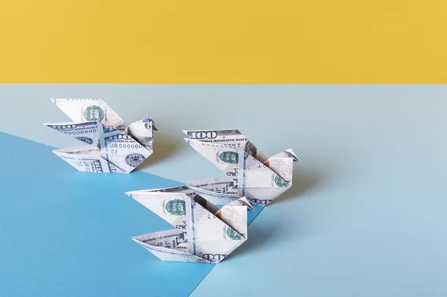 Доллар по 100 был бы полезнее: почему российский рубль назвали «заразой»