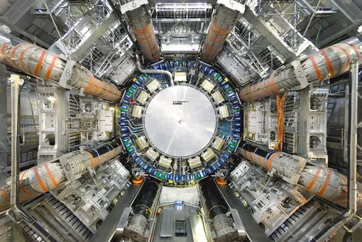 Эксперимент ATLAS на Большом адронном коллайдере в CERN