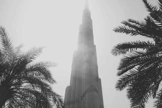 Погодный апокалипсис в Дубае: по улицам плывут дорогие спорткары, а туристы заперты в отелях