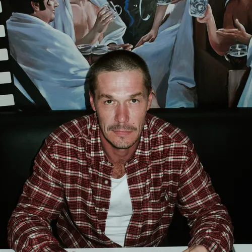 «Круто, если ты всегда готов ответить за свои слова»: Артем Быстров о 90-х, «Лихих» и личных кризисах