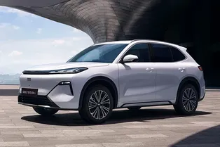 Geely готовит новый кроссовер для России: чем удивит россиян китайский гибрид