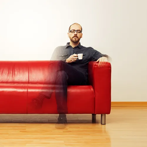 Что делать, если стресс в конце года невыносим: новый тренд в заботе о себе — стать «невидимкой» на один день