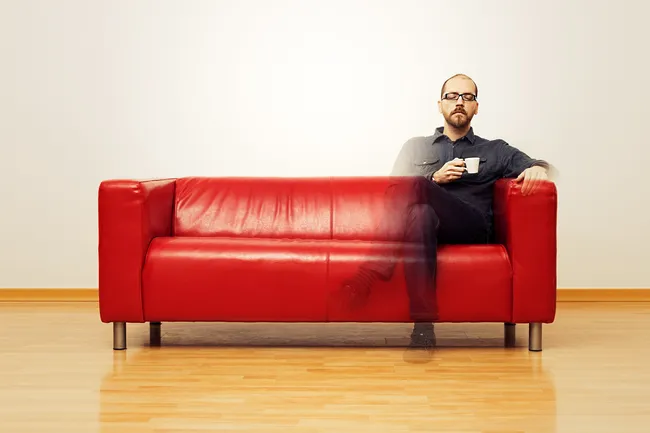 Что делать, если стресс в конце года невыносим: новый тренд в заботе о себе — стать «невидимкой» на один день