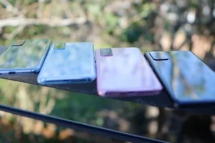 Apple и Samsung предложили обменять смартфоны LG на свои модели