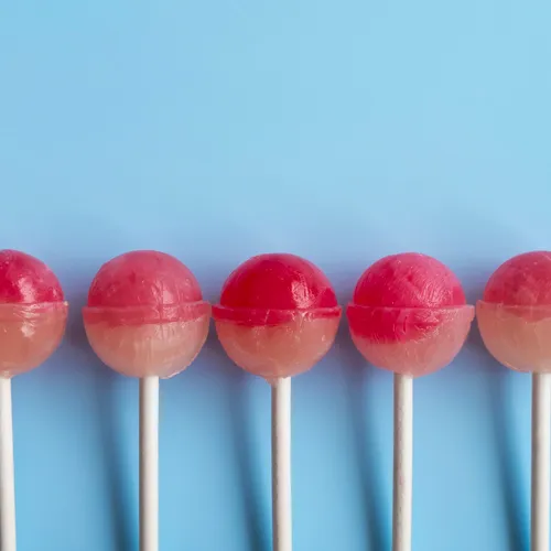 Шутка вышла из-под контроля: IKEA и Chupa Chups выпустят коллекцию леденцов со вкусом фрикаделек