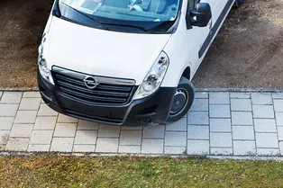 Когда можно парковаться на тротуаре: условия, при которых штраф не назначат Когда можно парковаться на тротуаре: условия, при которых штраф не назначат