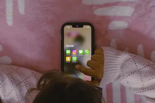 Власти вводят контроль за соцсетями школьников: чаты и активность в сети теперь будут отслеживать учителя