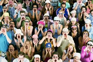 «Клубы крика»: как тренд из TikTok помогает победить выгорание и депрессию