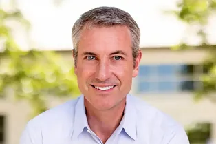 Как директор IT-компании оказался в центре скандала с изменой и стал героем мемов из-за конфуза на концерте Coldplay