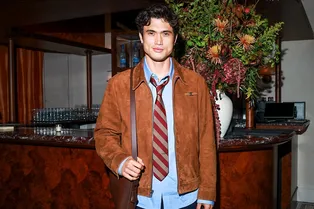 Стиль преппи — тренд осени 2025: почему он снова на пике популярности