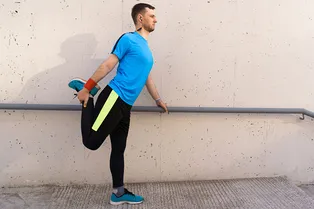 Это упражнение под силу не всем: что такое креветочные приседания, зачем и как правильно их выполнять Это упражнение под силу не всем: что такое креветочные приседания, зачем и как правильно их выполнять