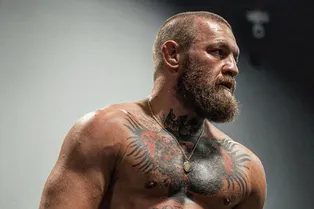 Жим стоя от Конора Макгрегора: боец готовится к новому этапу в карьере