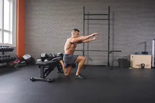 Как улучшить технику болгарского сплит-приседа: проверьте, не допускаете ли вы 3 главные ошибки