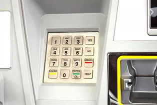 В России тестируют работу «белых» банкоматов: что это такое и зачем они нужны