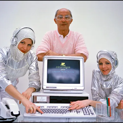 В свободном полете: как покорение космоса изменило модную индустрию