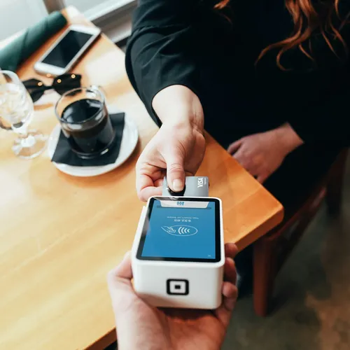 Выйти из оборота: назван срок окончательной блокировки карт Visa и Mastercard в России