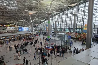 Коллапс в Москве. Десятки рейсов задерживаются из-за БПЛА: что творится в аэропортах 16 октября