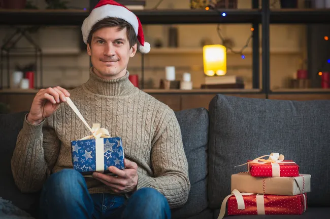 Худшие подарки на Новый год: реальные примеры, которые не стоит повторять