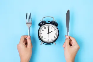 Ученые узнали время, в которое лучше не есть: проверьте, не совершаете ли вы ошибку