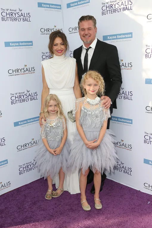 Эрик Дэйн и Ребекка Гейхарт с дочерьми Билли и Джорджией в 2017 году