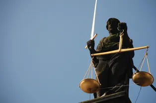 Мужчина засудил начальство за ранние приходы на работу: суд встал на его сторону Мужчина засудил начальство за ранние приходы на работу: суд встал на его сторону